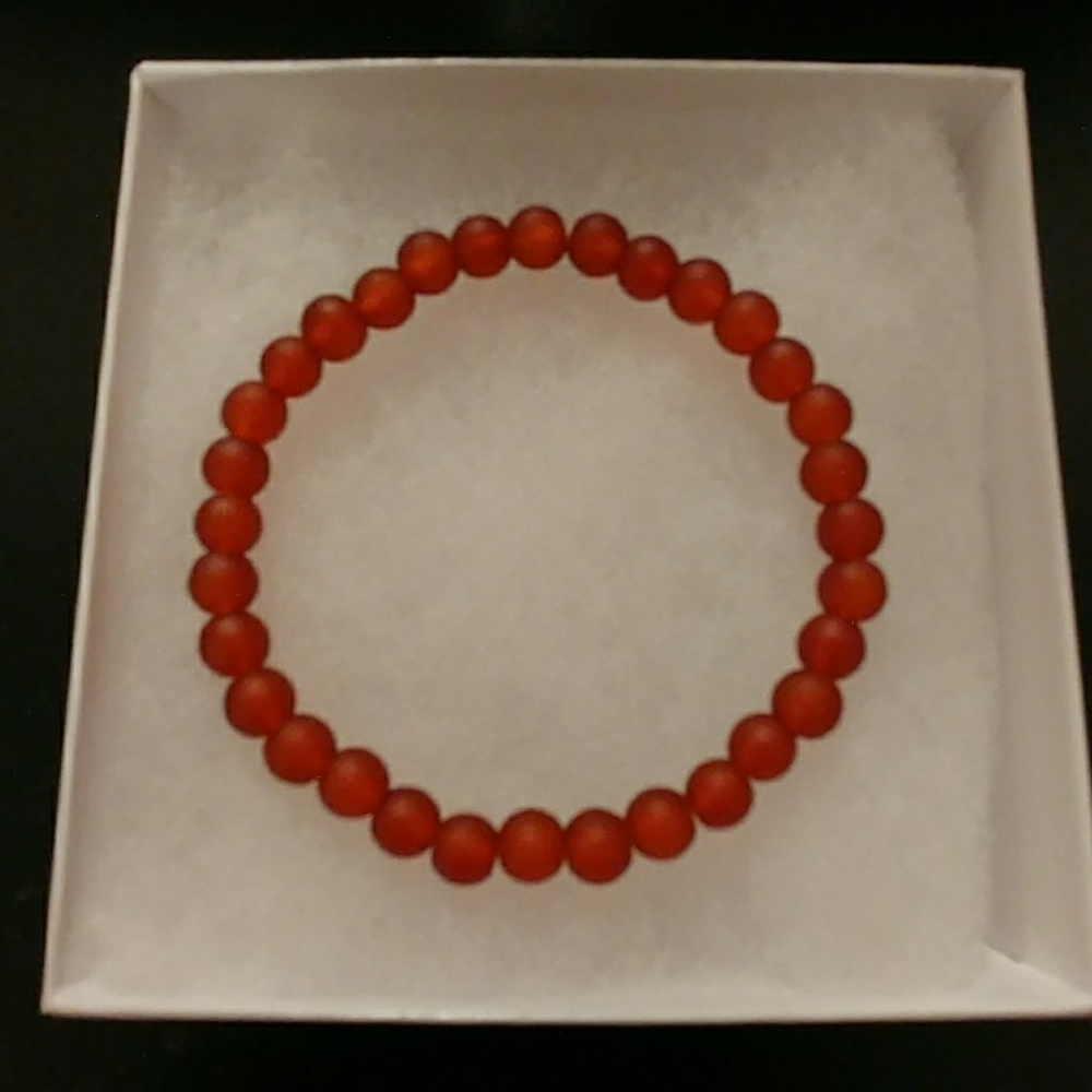 🔥CLEARANCE! Strawberry Matte Crystal Bracelet - Picture 2 of 8